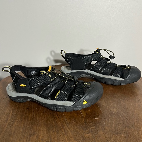 Keen Shoes Keens Mens Newport H2 Waterproof Sandal Blackyellow Size